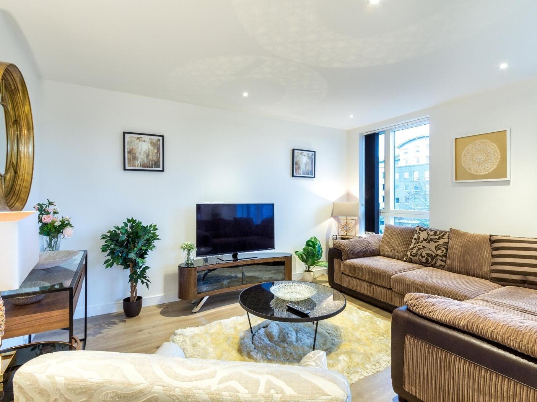 2 Bed Property Close To Heathrow Airport Hounslow Zewnętrze zdjęcie